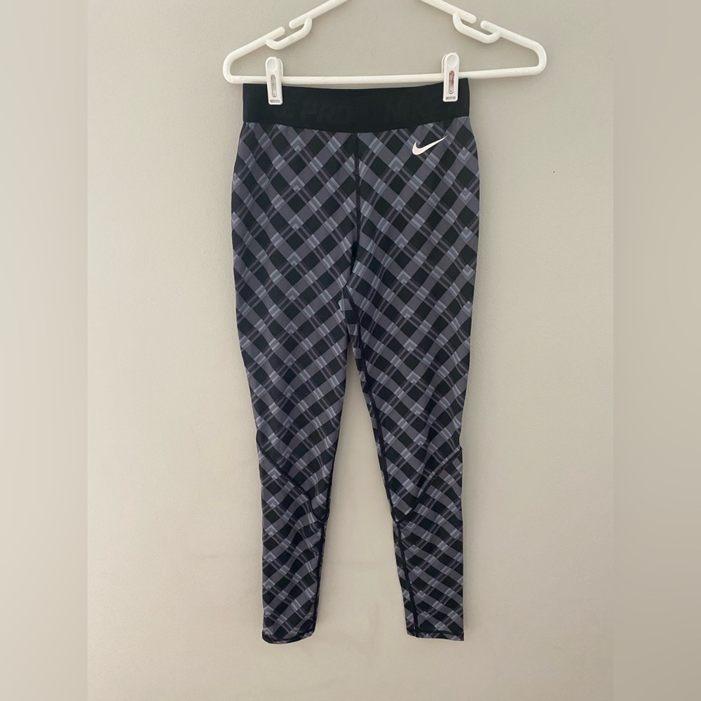 Nike women’s  Plaid Leggings - Black and Gray size small